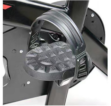 Pedales reforzados antideslizantes. Los pedales antideslizantes de plástico duro de alta calidad mejoran eficazmente el sistema de seguridad deportiva.